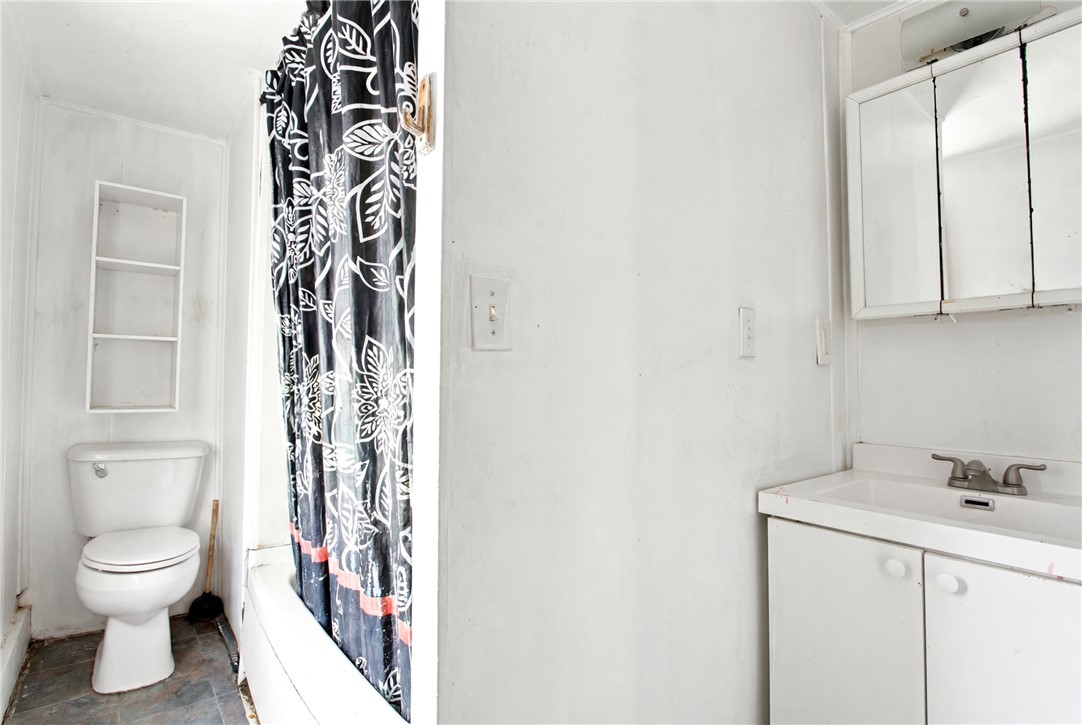 201 W Madison Avenue Property Photo 10