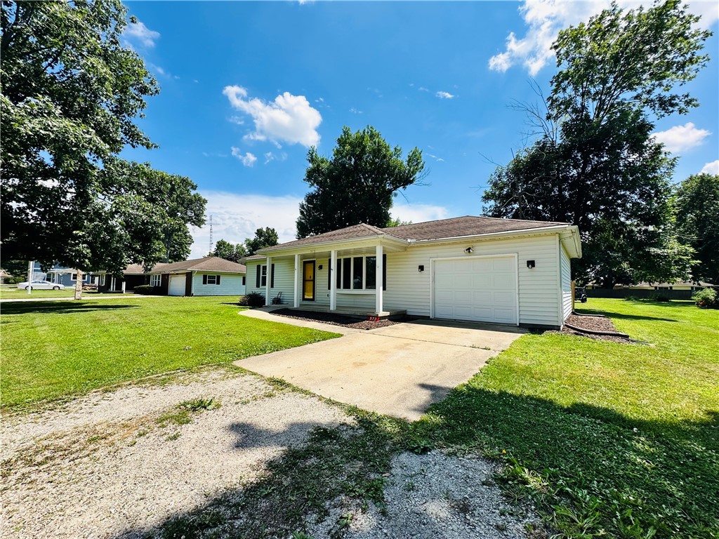 573 W 7th Street Property Photo 3