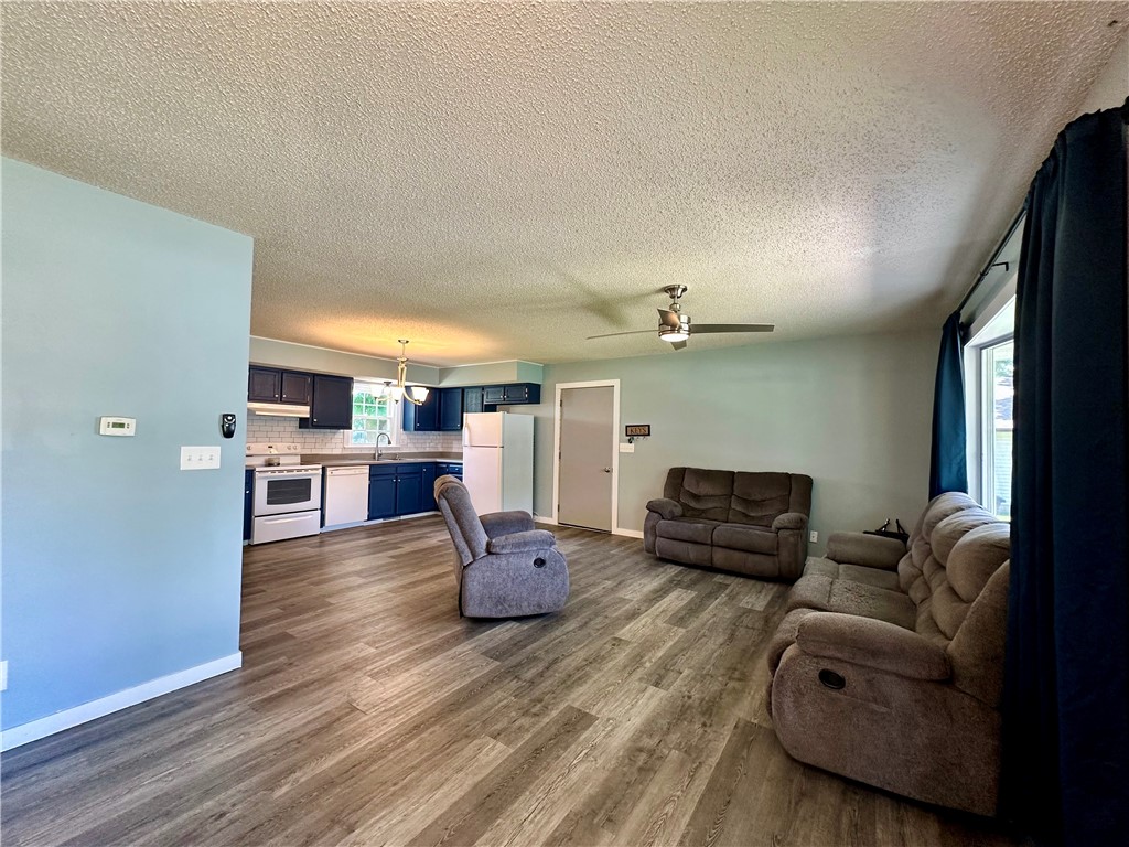 573 W 7th Street Property Photo 5