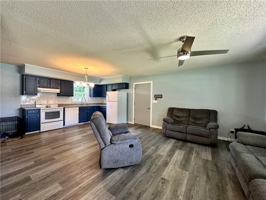 573 W 7th Street Property Photo 6