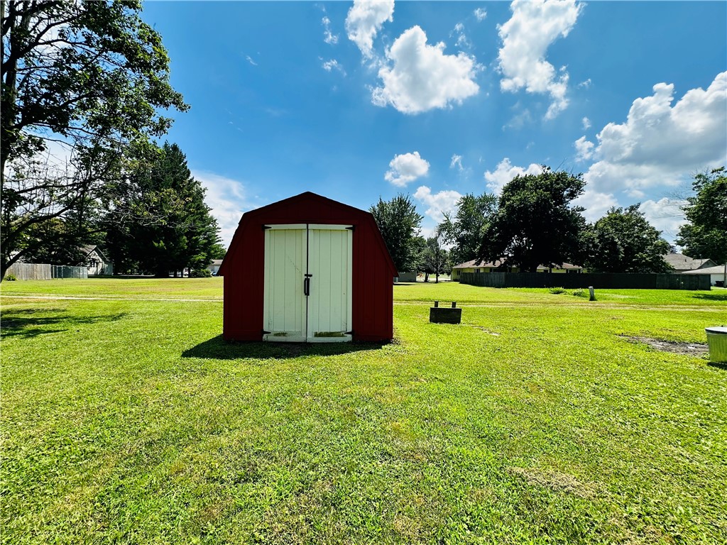 573 W 7th Street Property Photo 16