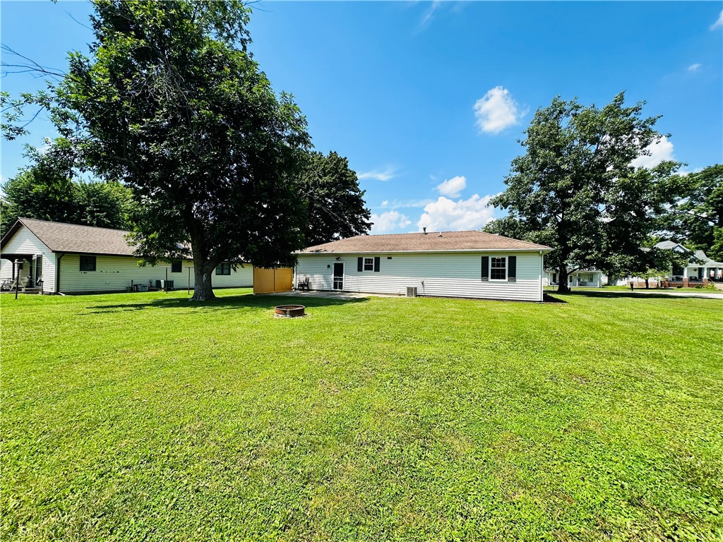 573 W 7th Street Property Photo 17