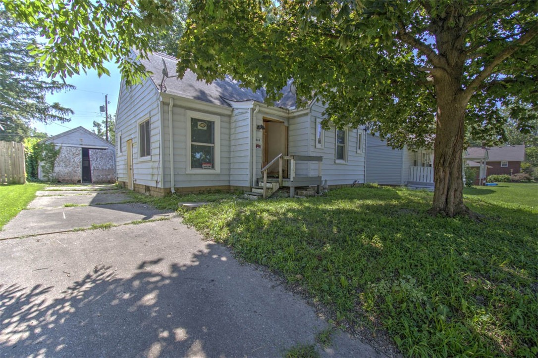 946 N University Avenue Property Photo 1