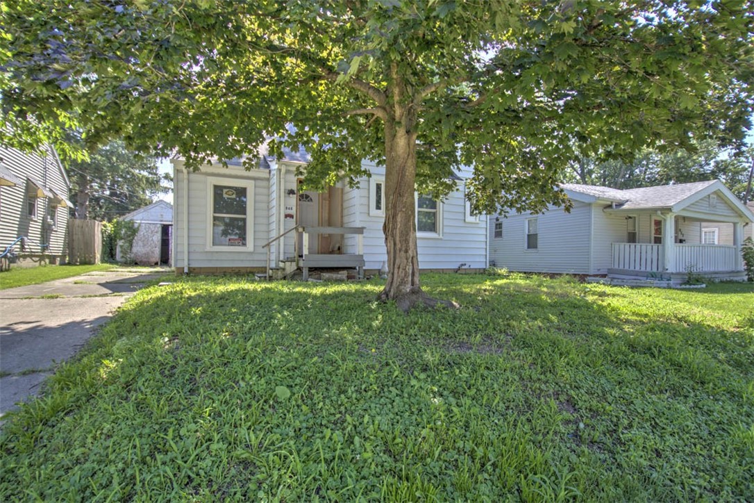946 N University Avenue Property Photo 2
