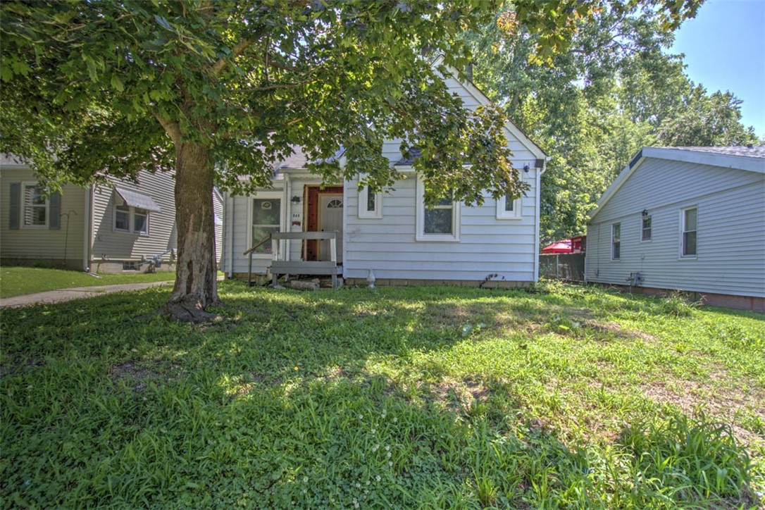 946 N University Avenue Property Photo 3