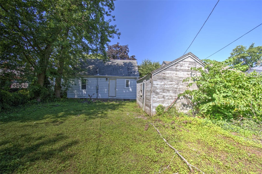 946 N University Avenue Property Photo 5