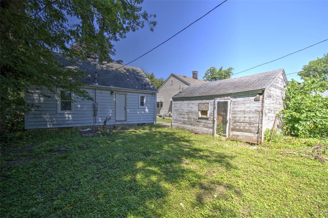 946 N University Avenue Property Photo 6