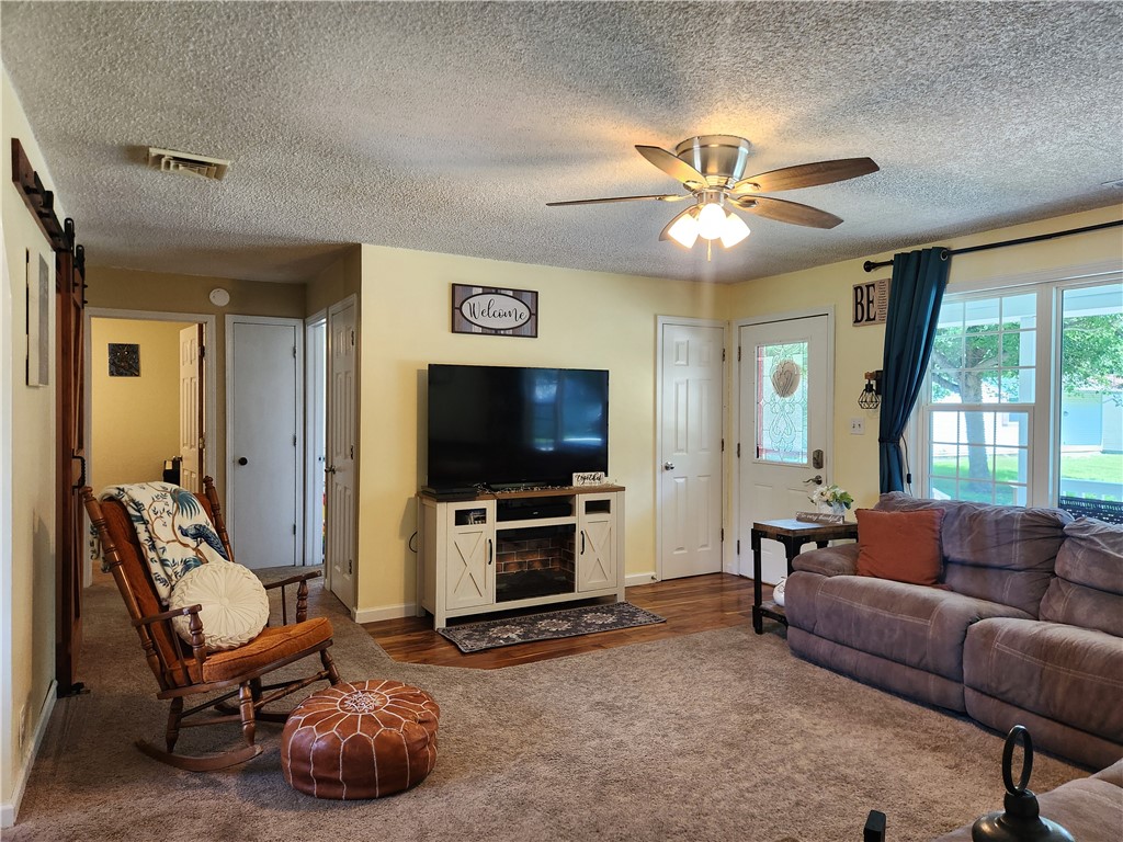 203 N Wall Street Property Photo 4