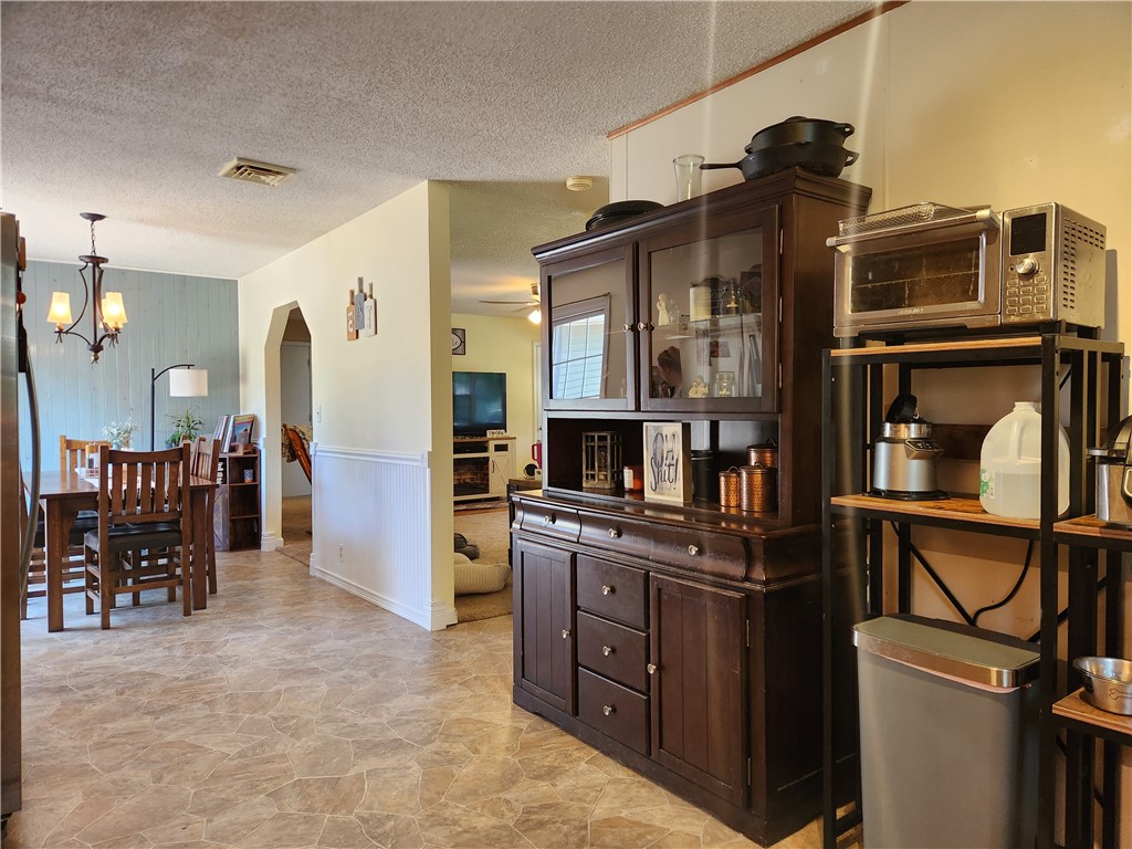 203 N Wall Street Property Photo 8