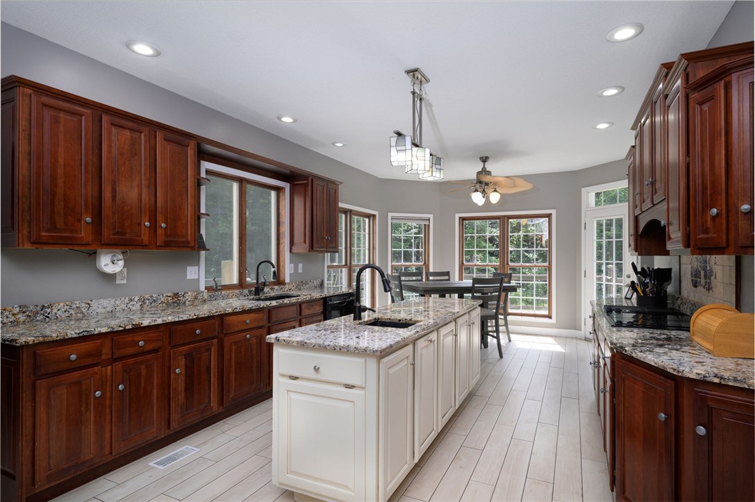4 Woodbird Drive Property Photo 5