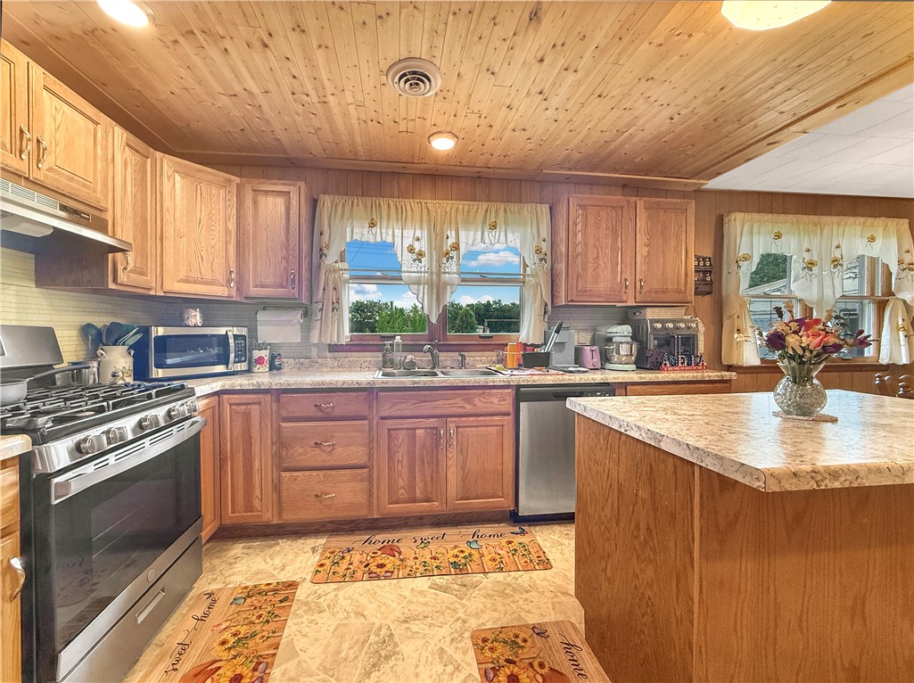10355 N 450th Street Property Photo 2