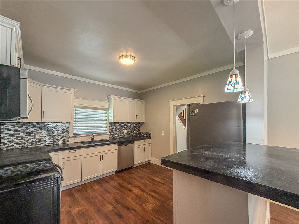 411 Seminary Avenue Property Photo 11