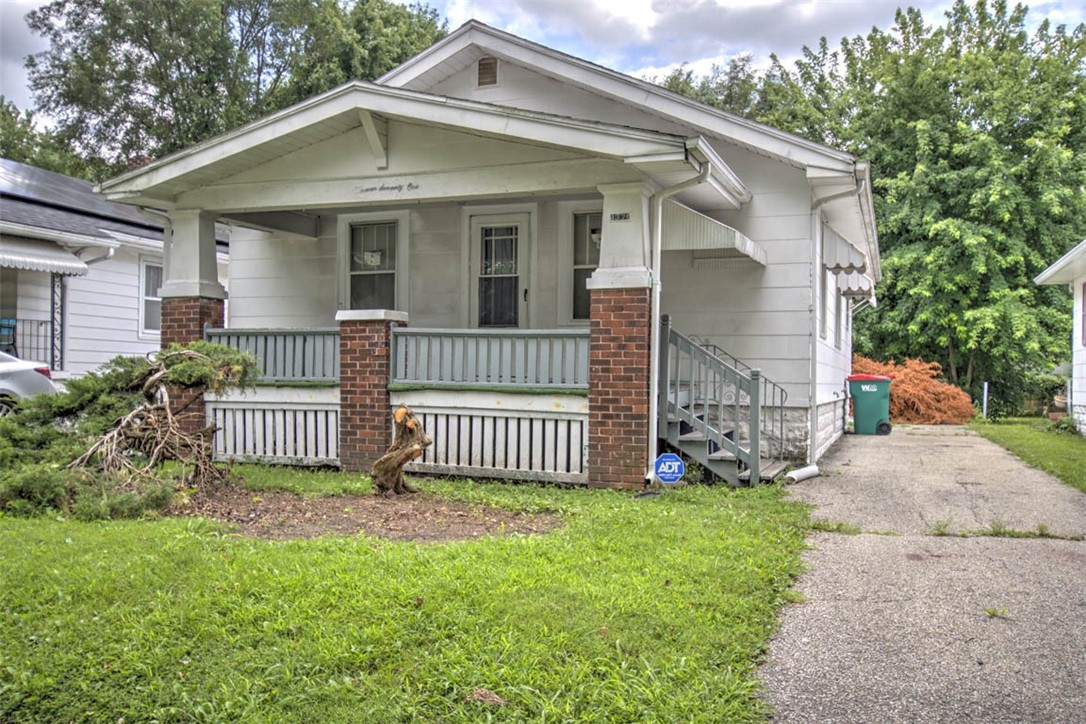 1371 E Division Street Property Photo 2