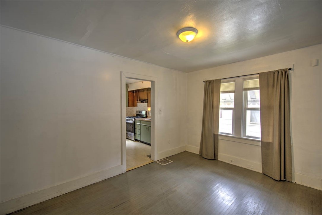 1371 E Division Street Property Photo 8