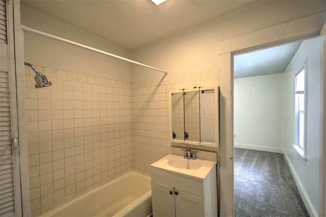 1371 E Division Street Property Photo 16