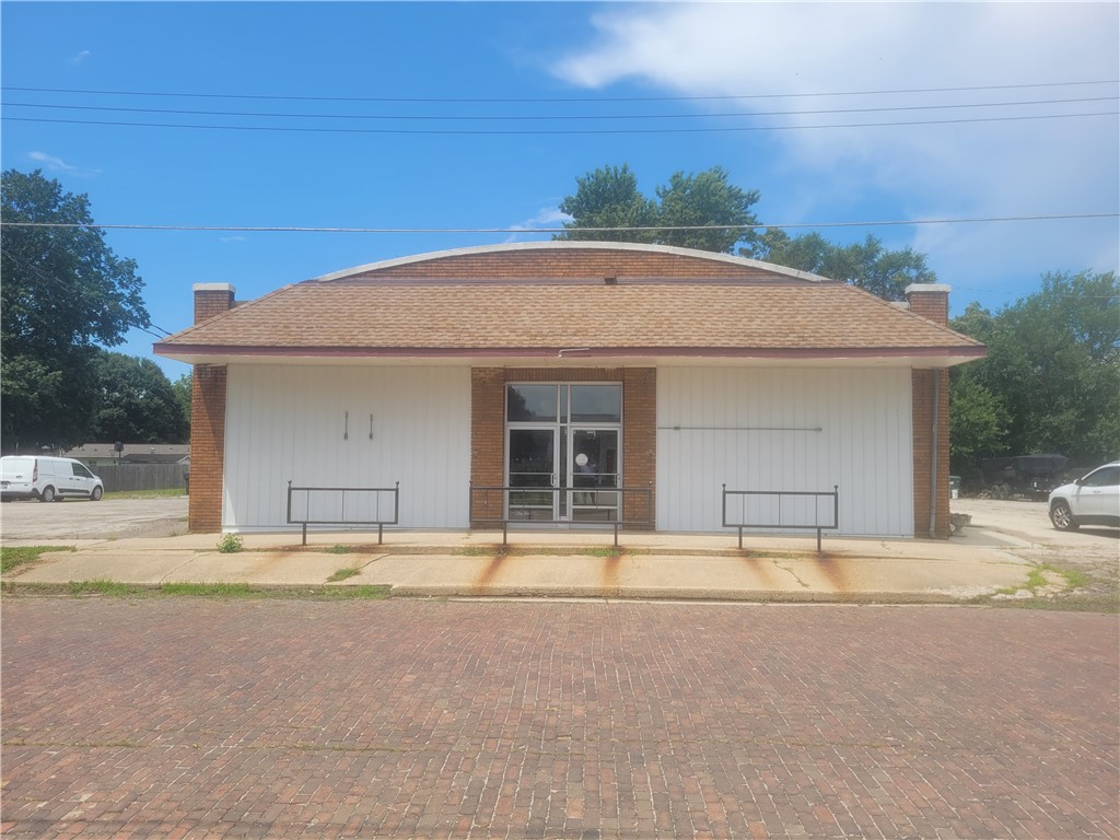 111 W Main Street Property Photo 1