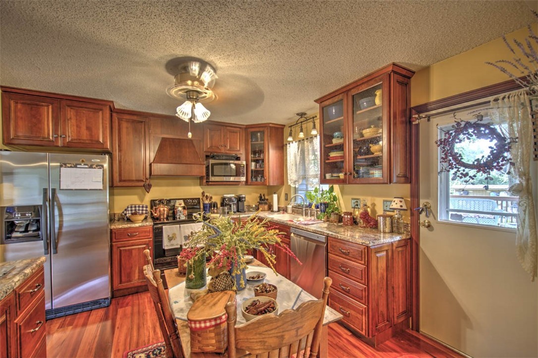 985 Montgomery Court Property Photo 10