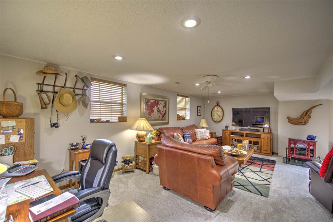 985 Montgomery Court Property Photo 21
