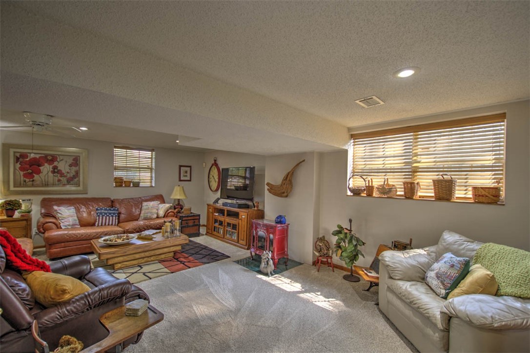 985 Montgomery Court Property Photo 22
