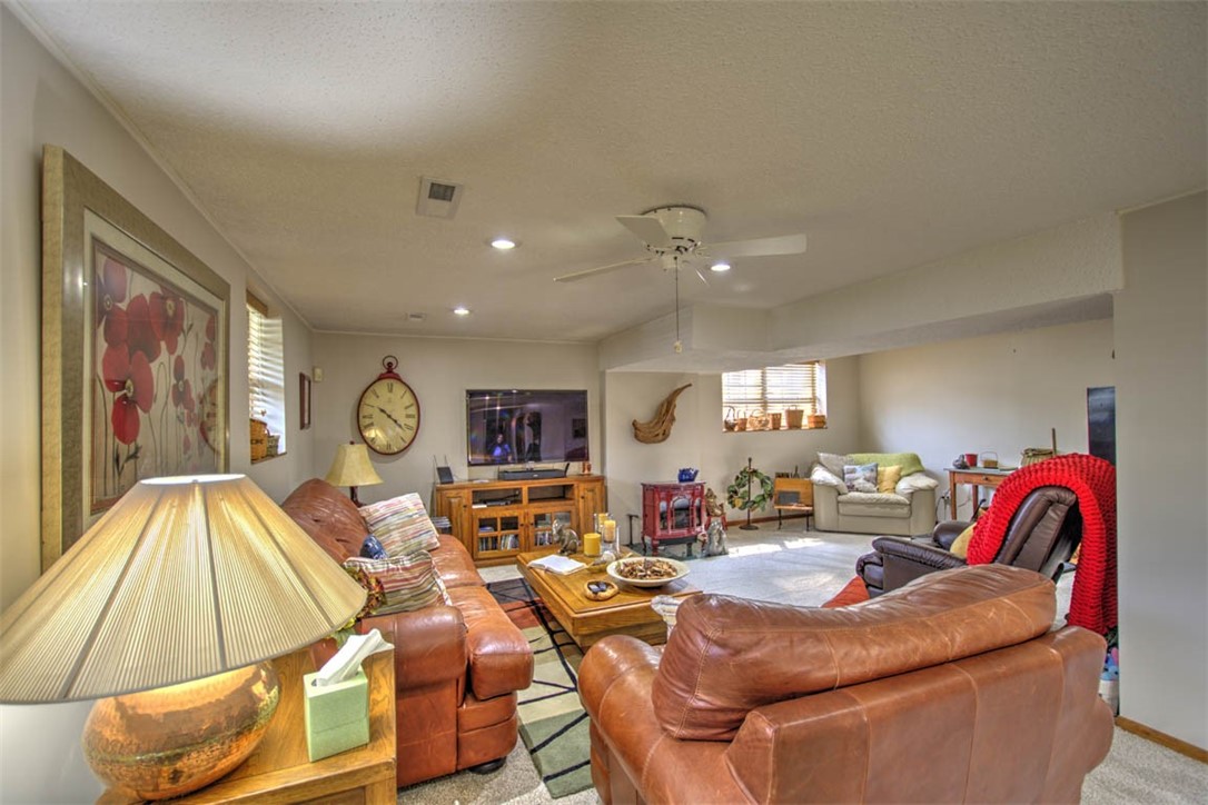985 Montgomery Court Property Photo 23