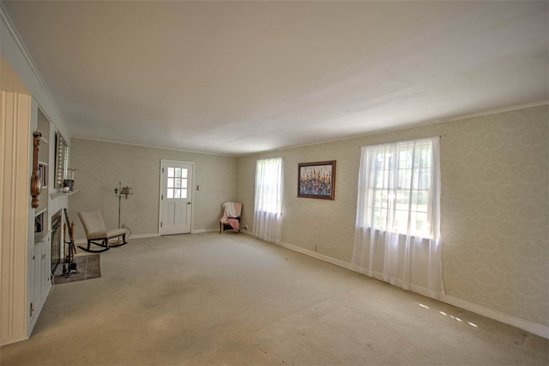 222 E North Street Property Photo 4