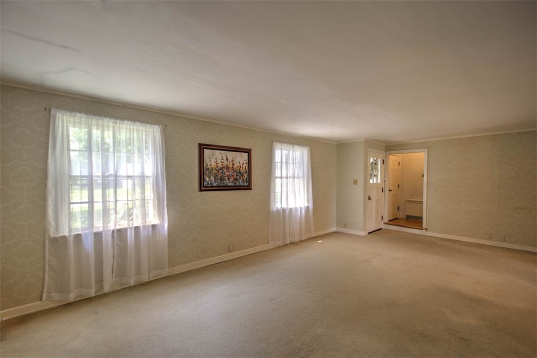 222 E North Street Property Photo 5