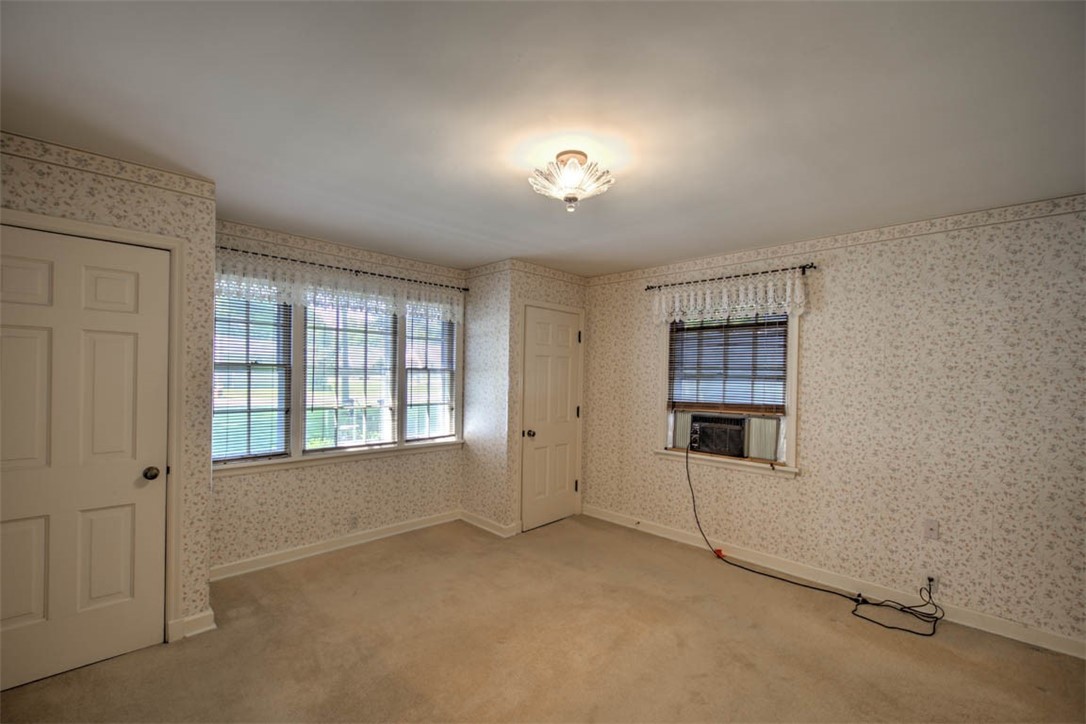 222 E North Street Property Photo 14