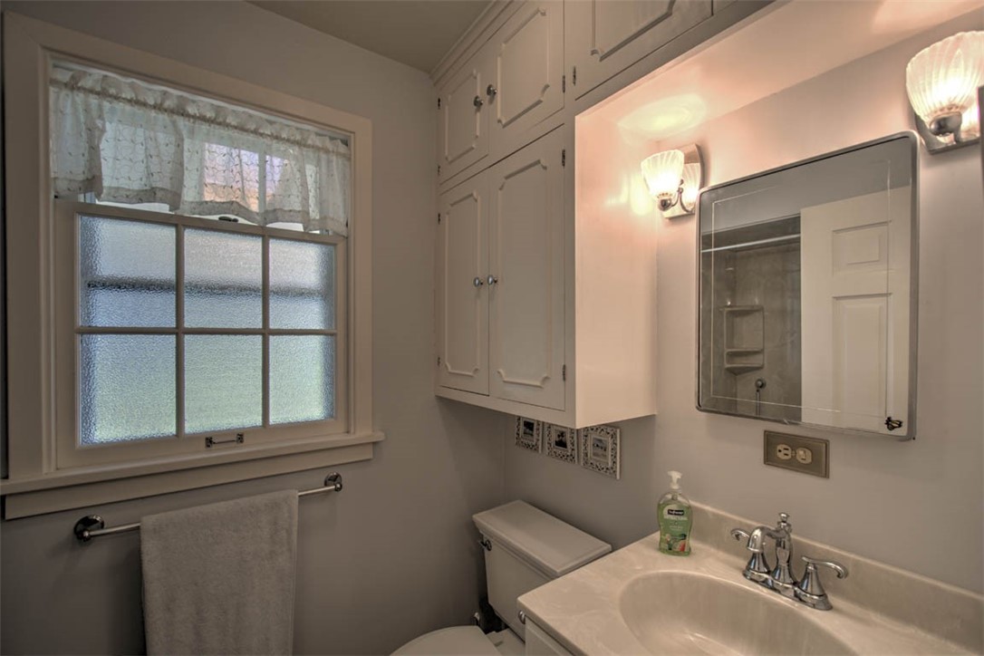 222 E North Street Property Photo 18