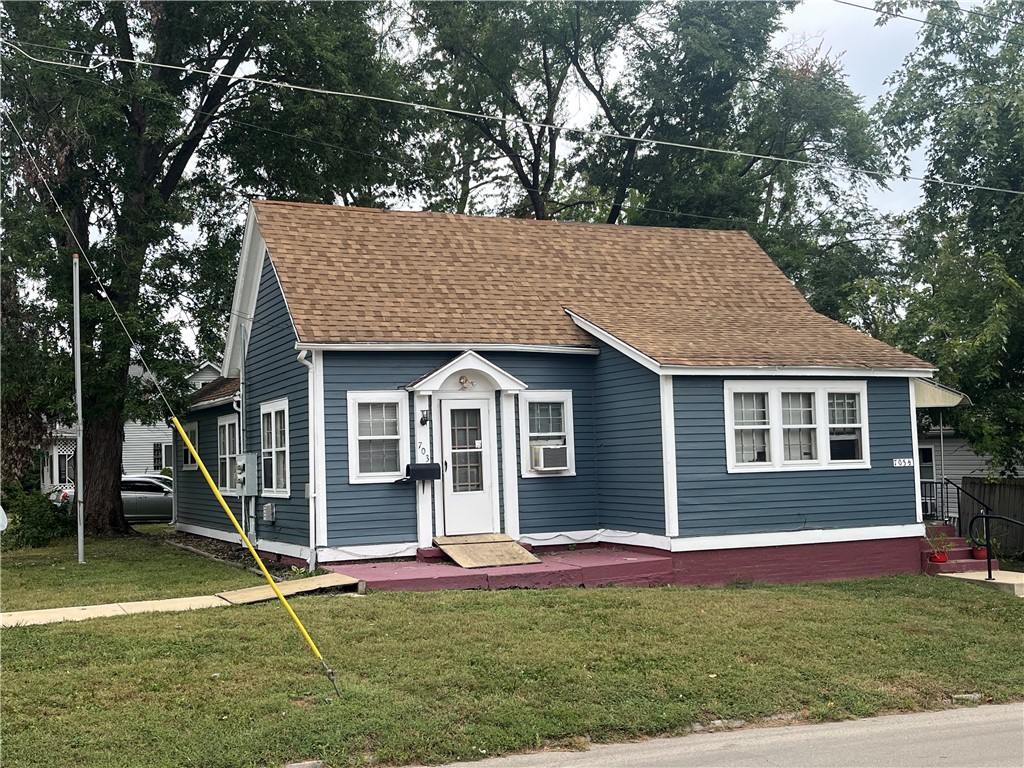 703 10th Street Property Photo 1