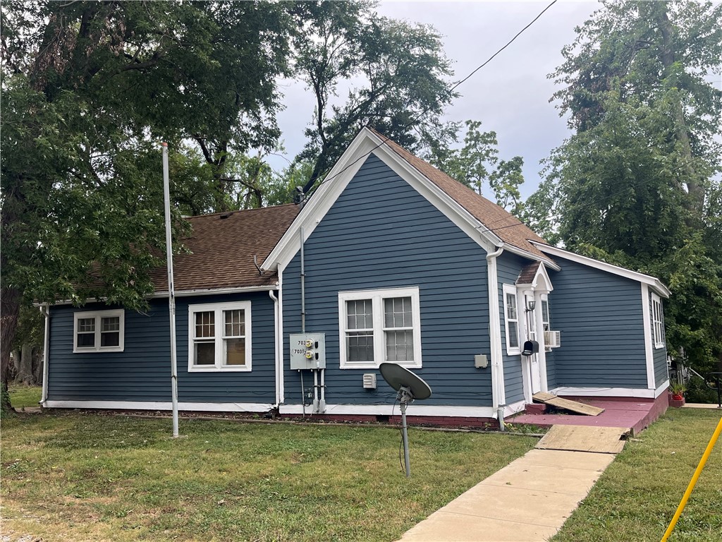 703 10th Street Property Photo 2
