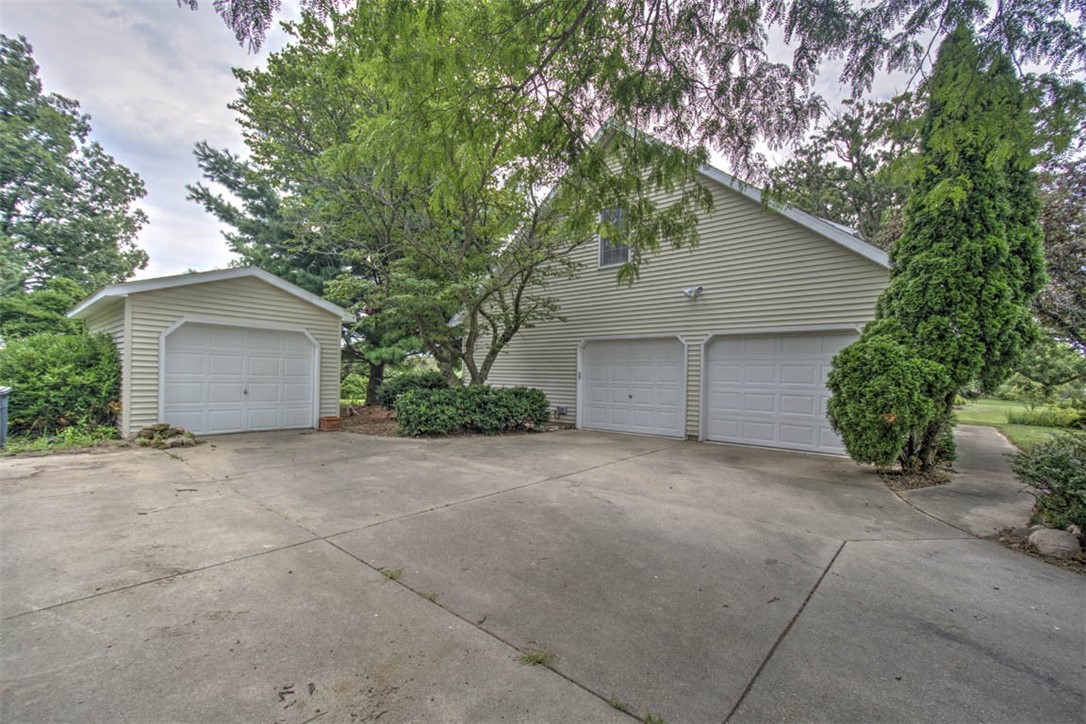 8566 Hickory Hills Drive Property Photo 38