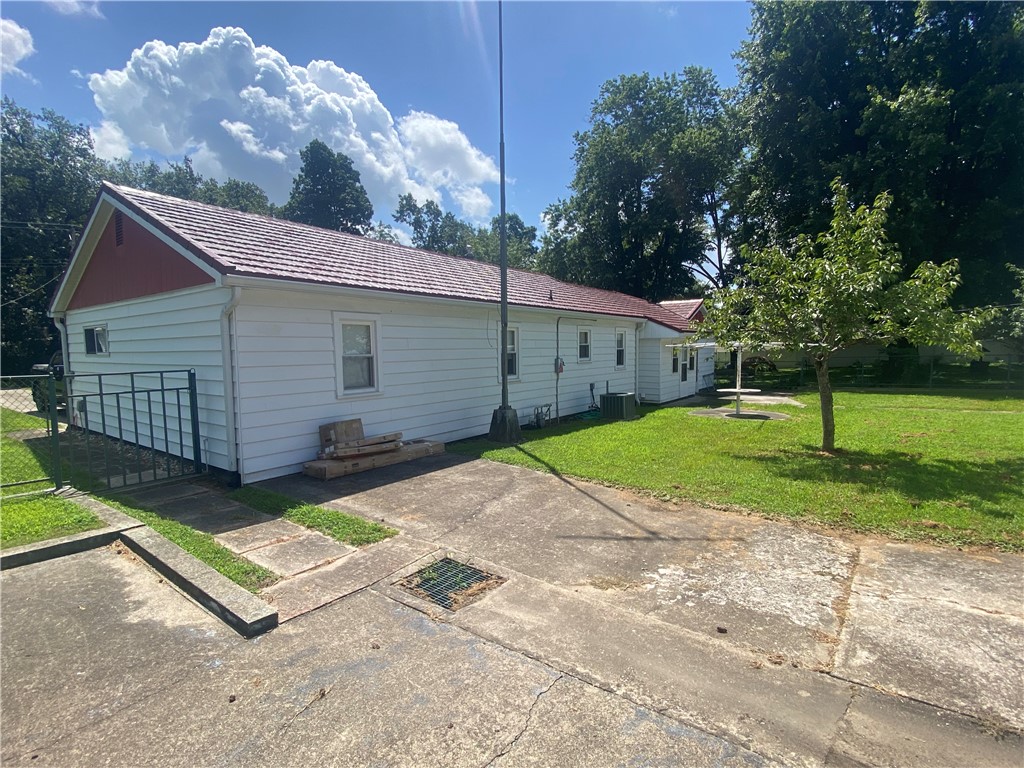 1101 N Rector Avenue Property Photo 8