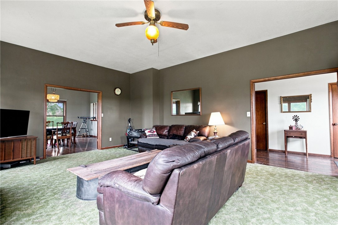 439 County Road 200 E Avenue Property Photo 8