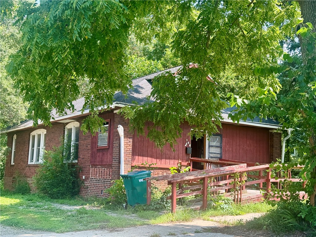 944 E Johns Avenue Property Photo 1