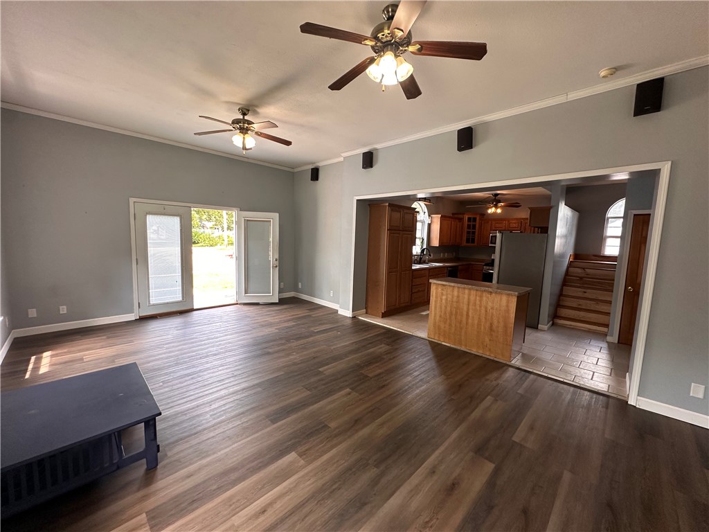 705 S Maple Street Property Photo 4