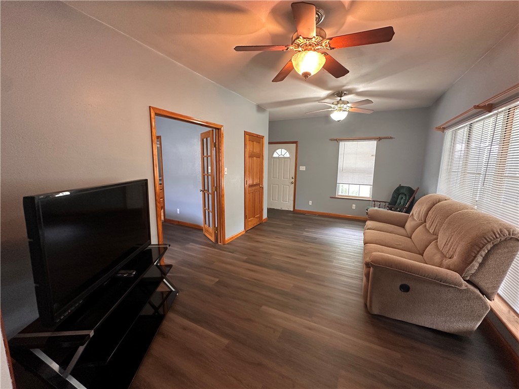 705 S Maple Street Property Photo 10