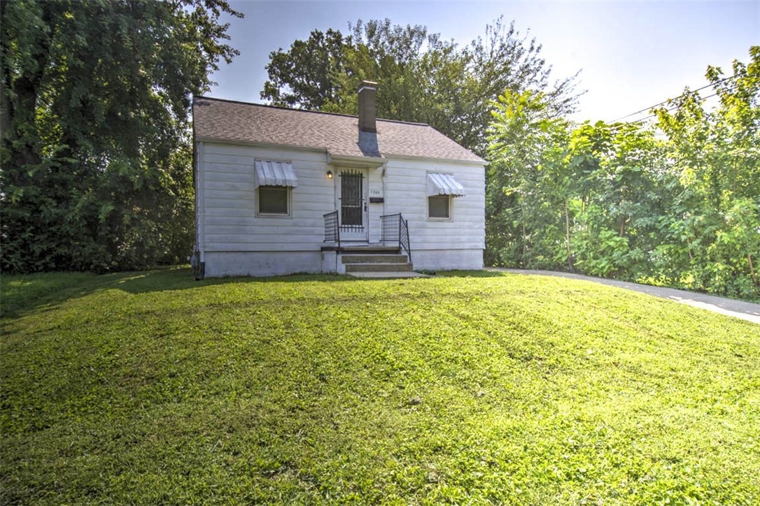 1966 N Lowber Street Property Photo 3
