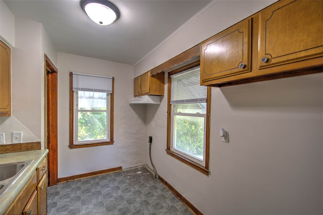 1966 N Lowber Street Property Photo 8