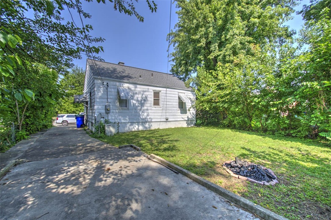 1966 N Lowber Street Property Photo 16
