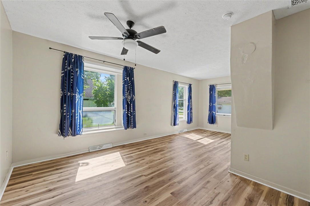 708 W Water Street Property Photo 6