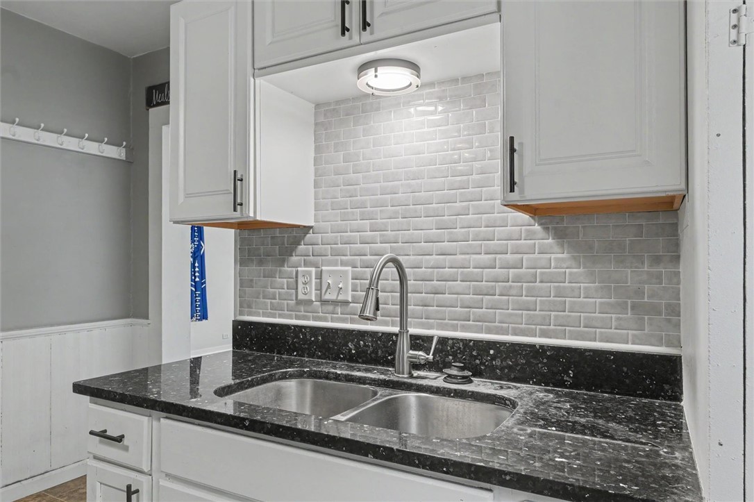 708 W Water Street Property Photo 9