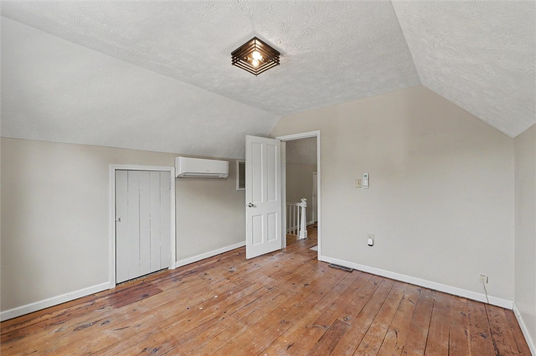 708 W Water Street Property Photo 19