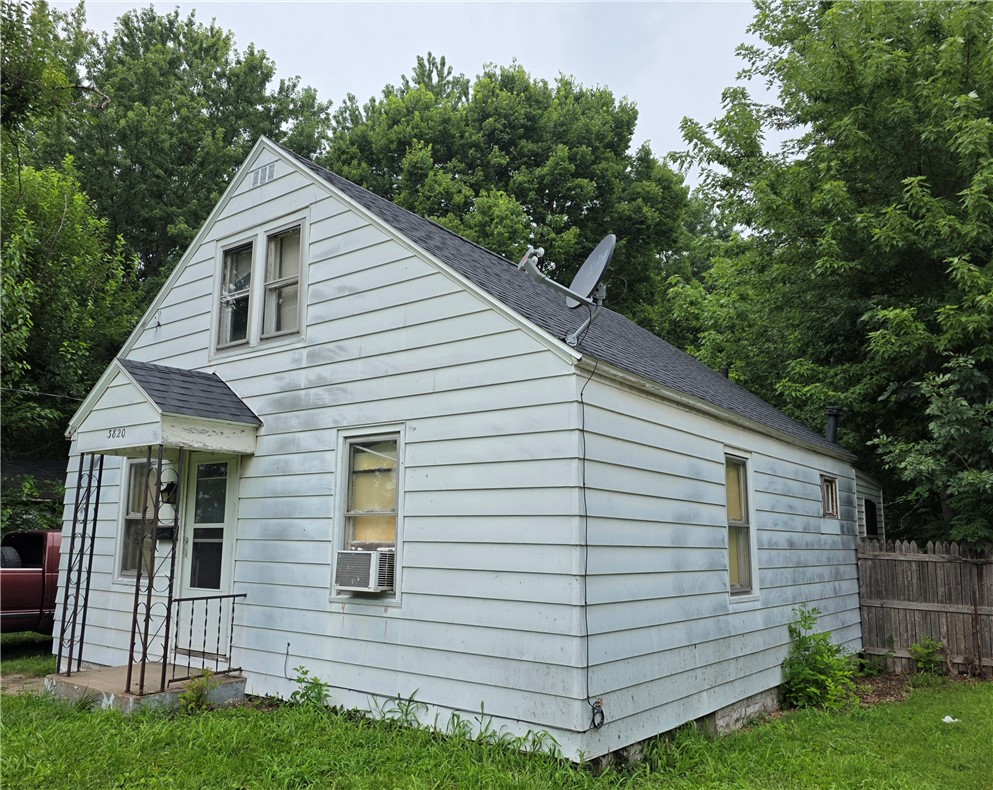 3820 E Grand Avenue Property Photo 2