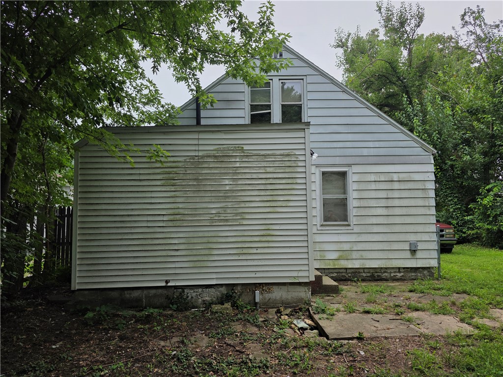 3820 E Grand Avenue Property Photo 4