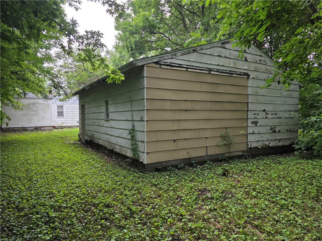 3820 E Grand Avenue Property Photo 7