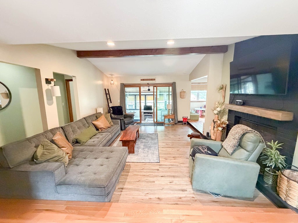 3822 Tuttle Street Property Photo 4