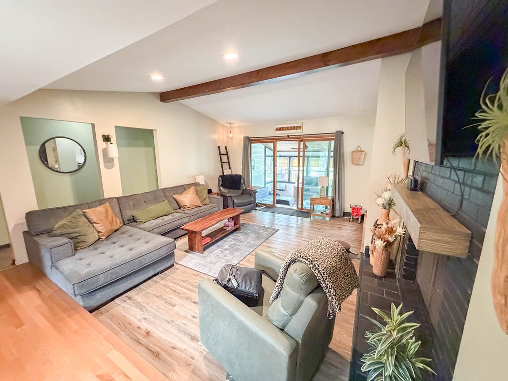3822 Tuttle Street Property Photo 6