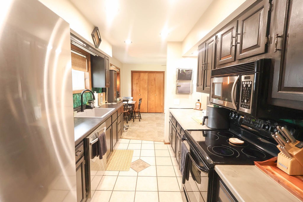3822 Tuttle Street Property Photo 8