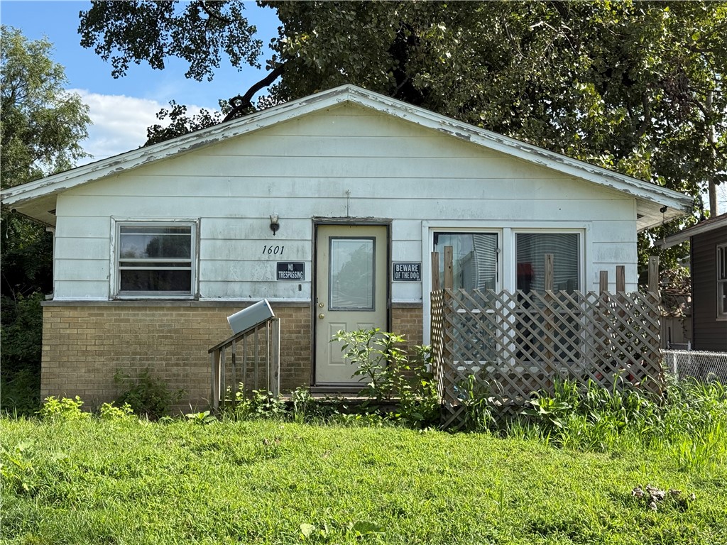 1601 Moore Street Property Photo 1