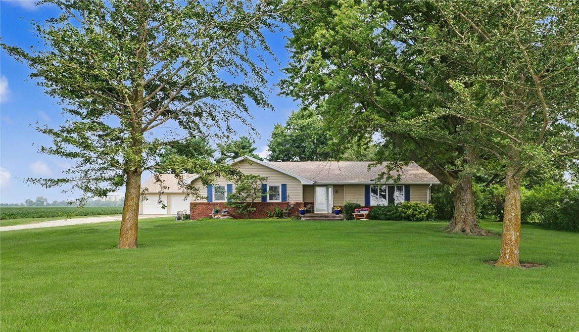 52 N County Road 3000 Property Photo 44
